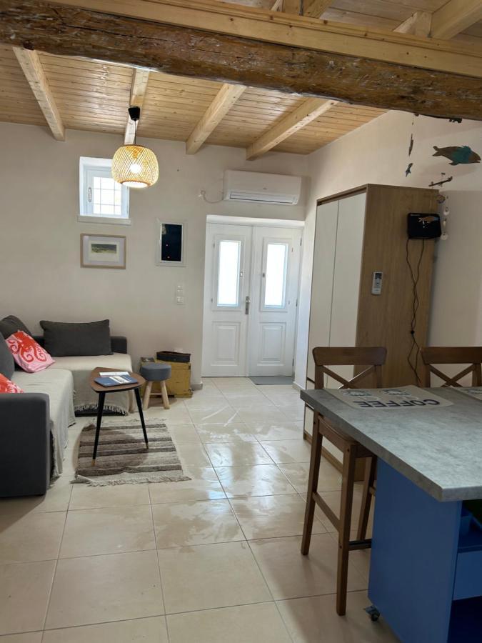 Malta House In Galaxidi Villa Buitenkant foto